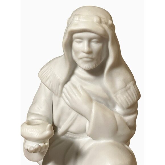 Avon Nativity Collectibles The Innkeeper Porcelain Figurine 1988 - Picture 5 of 10